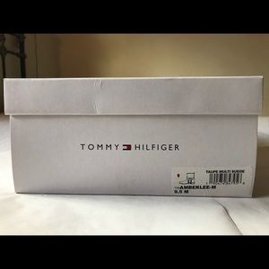 tommy hilfiger shoe box